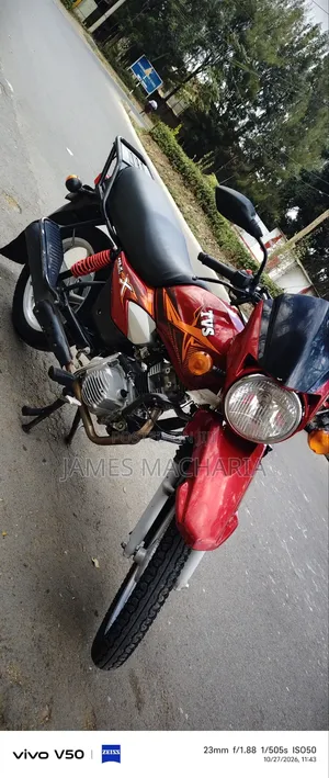 TVS HLX Plus ES 2025 Nyekundu