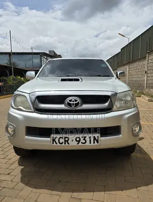 Toyota Hilux Double Cab 2011 Gold