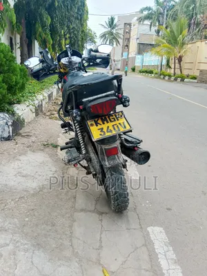 Bajaj Boxer 125 2023 Nyeusi