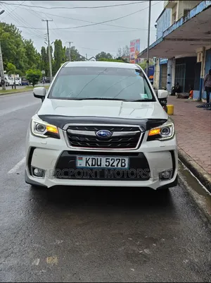 Subaru Forester 2018 Nyeupe