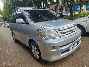 Toyota Noah 2006 Nyeupe