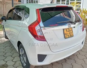 Honda Fit Hybrid 2015