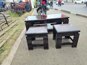 Boss Office Products Jedwali la Mahogany Nyeusi Nyeusi
