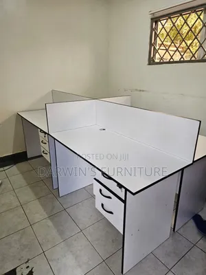 Kazi Station Table yenye Drova Nne