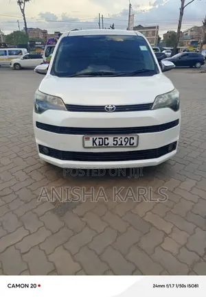 Toyota Spade 2014 Nyeupe