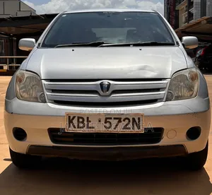 Toyota IST 2004 Nyeupe