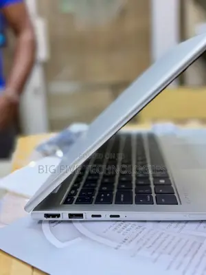 Laptop HP EliteBook 830 G9 - Core i5, 8GB RAM, 256GB SSD