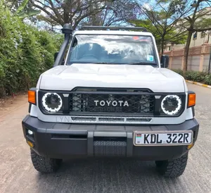 Toyota Land Cruiser 2022 White