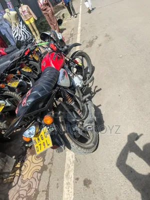 Bajaj Boxer 125 2024 Nyekundu