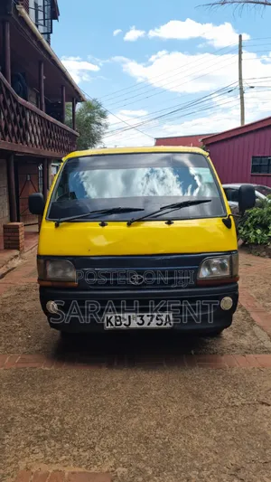 Toyota HiAce 2001 - Newly Refurbished