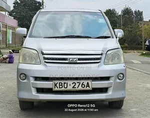 Toyota Noah 2005 Nyeupe