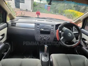 Nissan Tiida 2006 Nyeupe