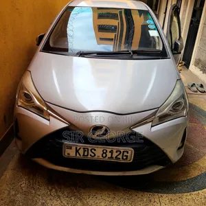 Toyota Vitz 2017 Nyeupe