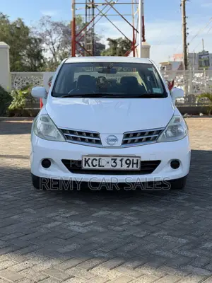 Nissan Tiida 2010 Nyeupe