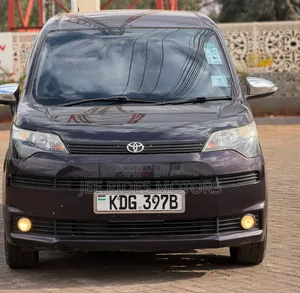Toyota Spade 2014 Nyeusi Nyeusi