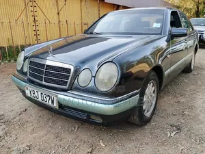 Mercedes-Benz E230 1995 Nyeusi