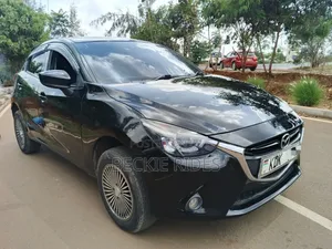 Mazda Demio 2016 Nyeusi