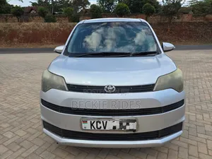 Toyota Spade 2012 Nyeusi