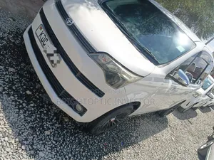 Toyota Spade 2014 Nyeupe