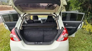 Nissan Tiida 2011 Hatchback
