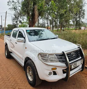 Toyota Hilux Double Cab Pickup 2013