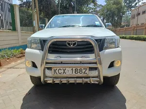 Toyota Hilux 2015 Nyeupe