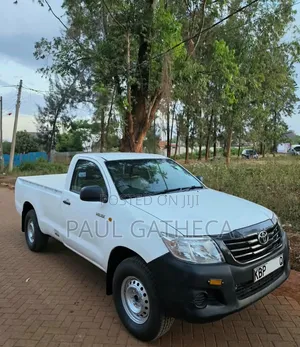 Toyota Hilux 2011 Nyeupe