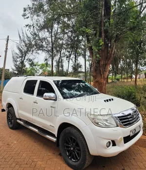 Toyota Hilux Double Cab Pickup 2016
