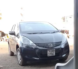 Honda Fit 5D 2013 Nyeusi