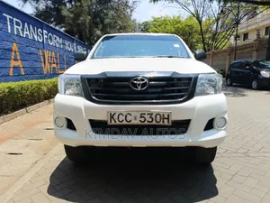Toyota Hilux 2014 Nyeupe