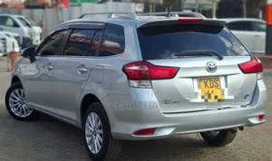 Toyota Corolla Fielder 2018 Silver