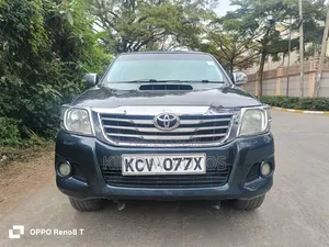 Toyota Hilux 3.0 D-4D 4x4 2012 Nyeusi