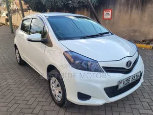 Toyota Vitz 1.3 FWD 5dr 2013 Nyeupe