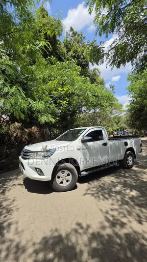 Toyota Hilux SR 2015 Nyeupe