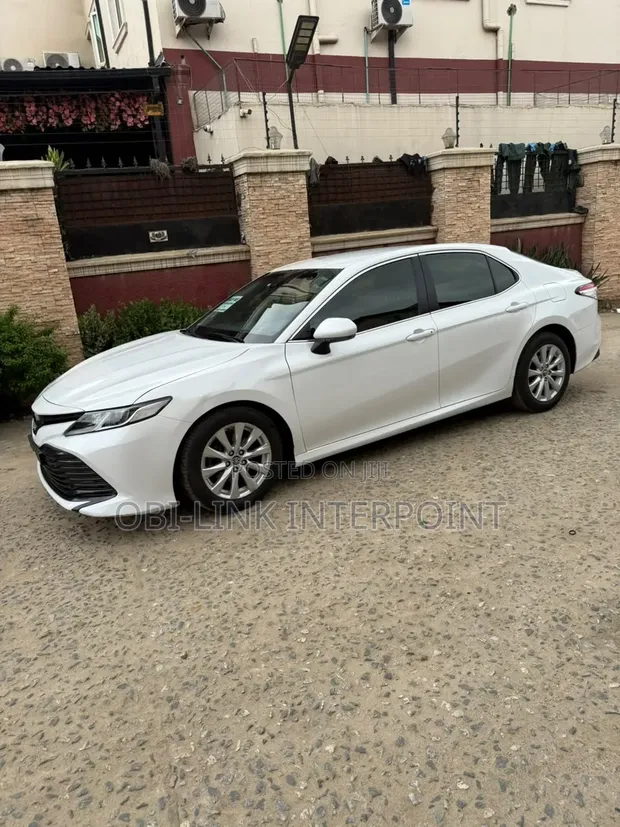 2019 Toyota Camry White - 1