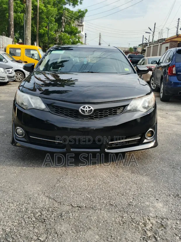 2014 Toyota Camry SE Sedan - 1