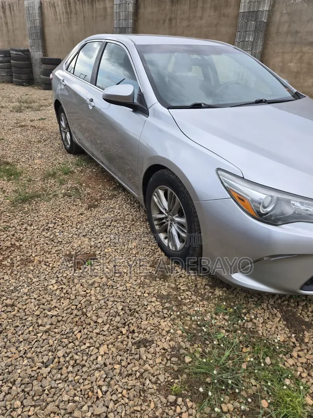 2015 Toyota Camry SE Sedan - 1