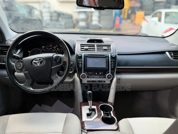 2014 Toyota Camry XLE Sedan (3.5L V6) - 1