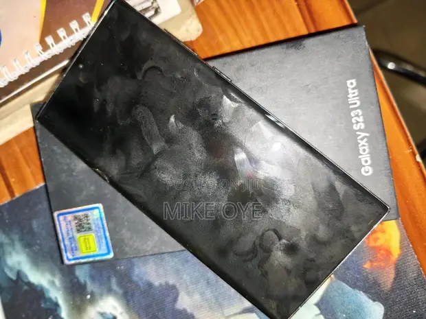 Samsung Galaxy S23 Ultra 256GB Black (Used, Cracked Screen) - 1