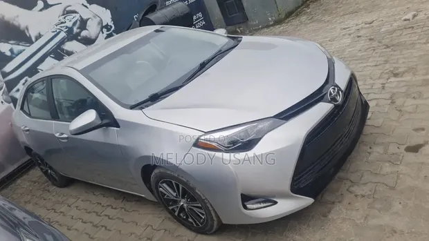 Toyota Corolla 2016 Silver - 1