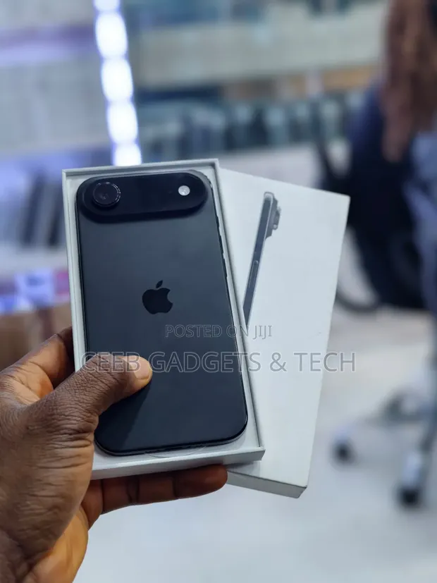Apple iPhone Air 256GB Black (Open Box) - 1
