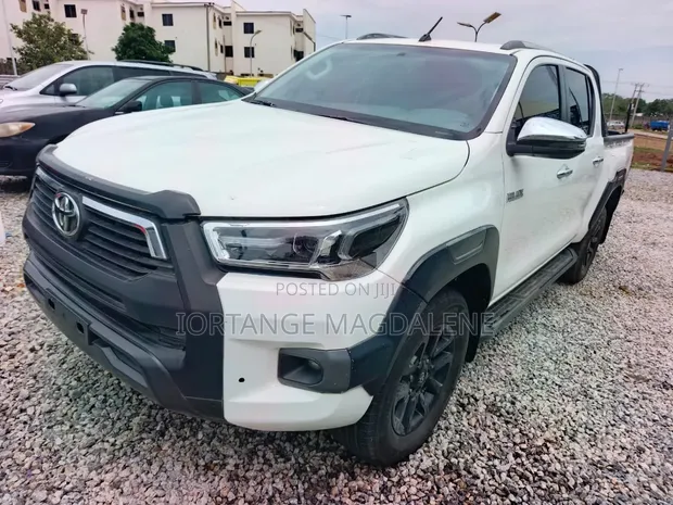 2018 Toyota Hilux Automatic White - 1