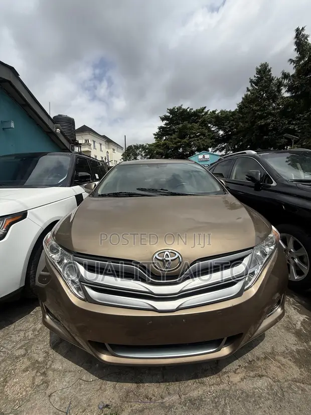 Toyota Venza V6 AWD 2010 Gold - 1
