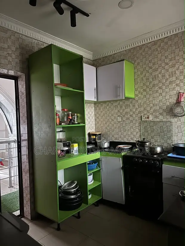 Gidan Bungalow Mai Dakuna 3 da Kayan Saka na Siyarwa a Eleko - 1