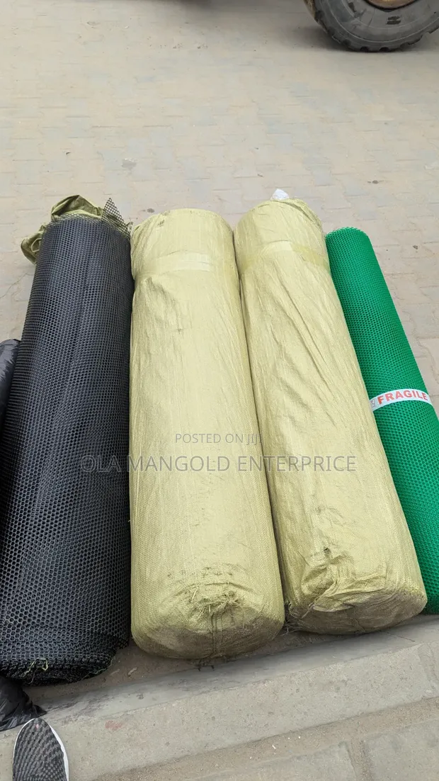 Plastic Mesh 1.5x30m for Poultry, Fencing, Gardening, Safety - 1