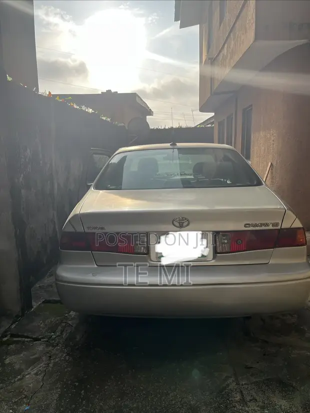 Toyota Camry 2001 Silver - 1