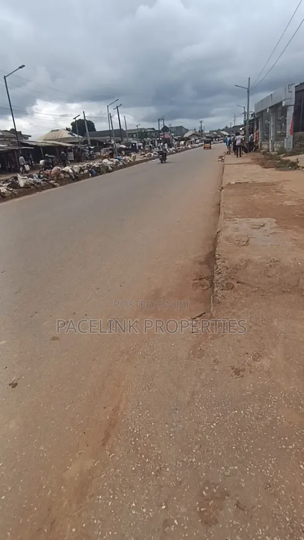 Gidaje 12 masu dakuna don siyarwa a Ayobo, Legas - 1