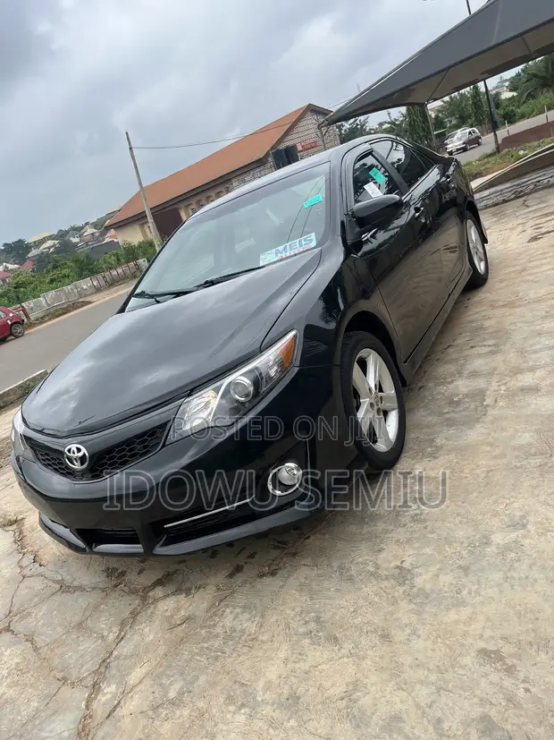 2014 Toyota Camry SE Sedan - 1