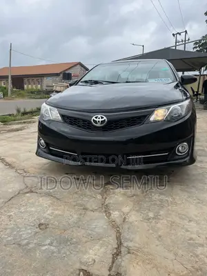 2014 Toyota Camry SE Sedan