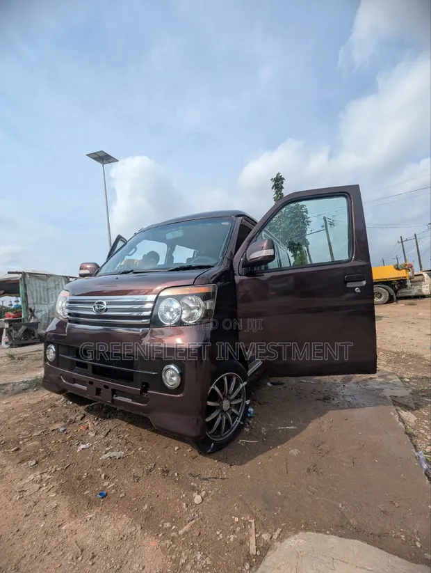 Daihatsu Hijet 2015 Brown - 1
